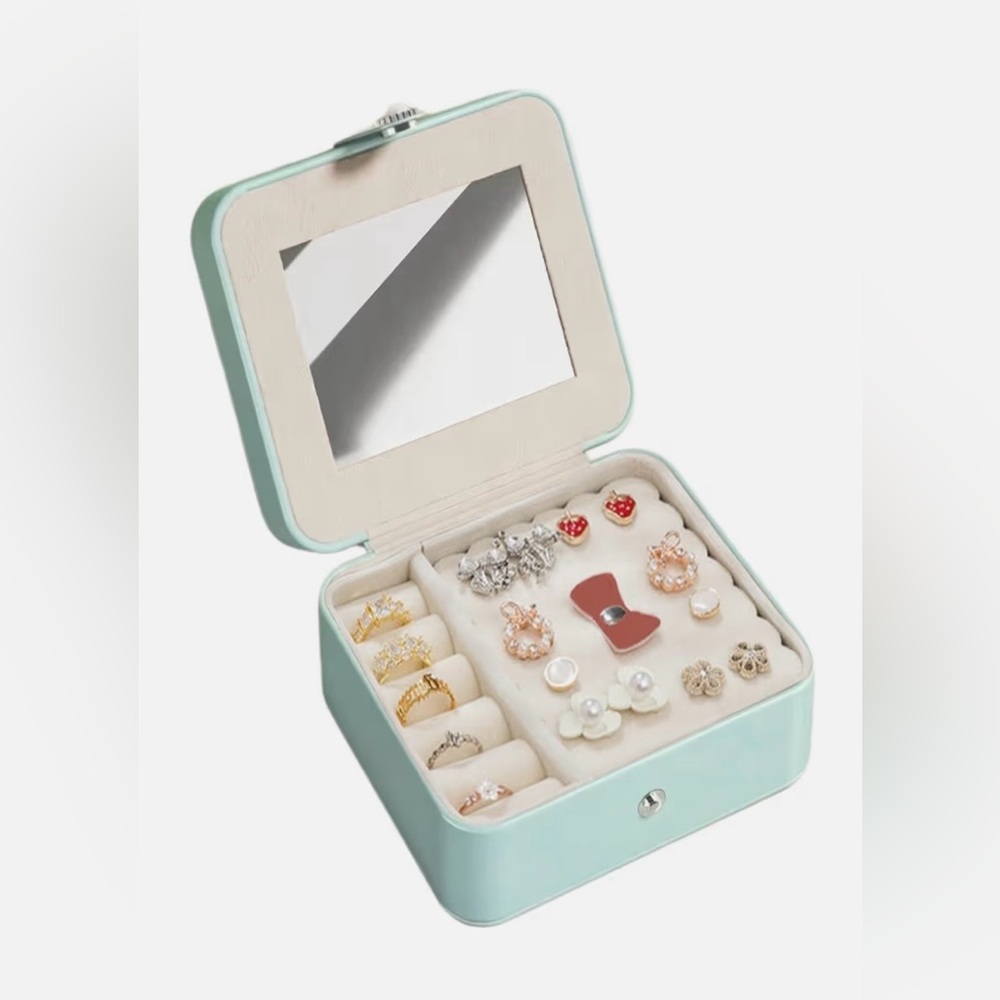 Elegant Mint Green Quilted Women's Travel Jewelry Case - Picture 10 of 13